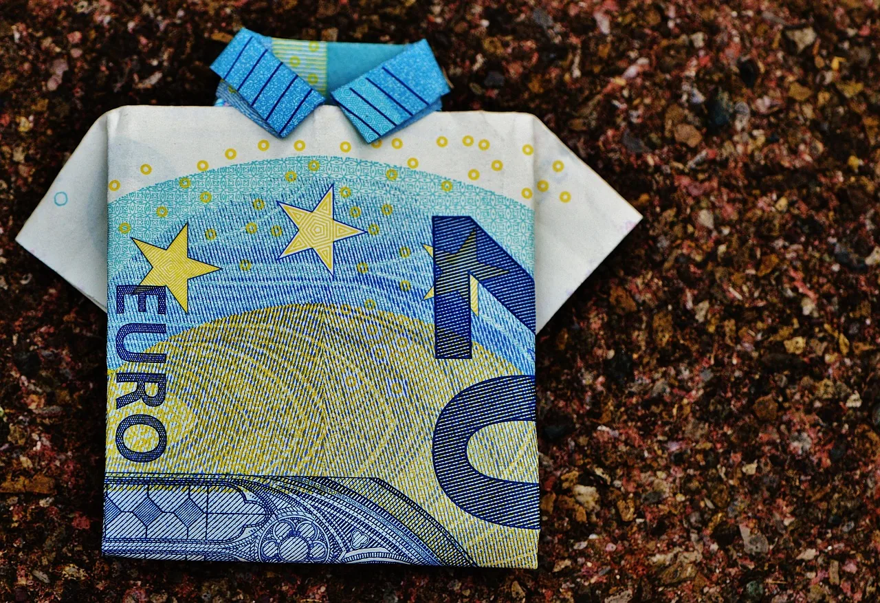 A folded euro banknote, symbol of a deposit